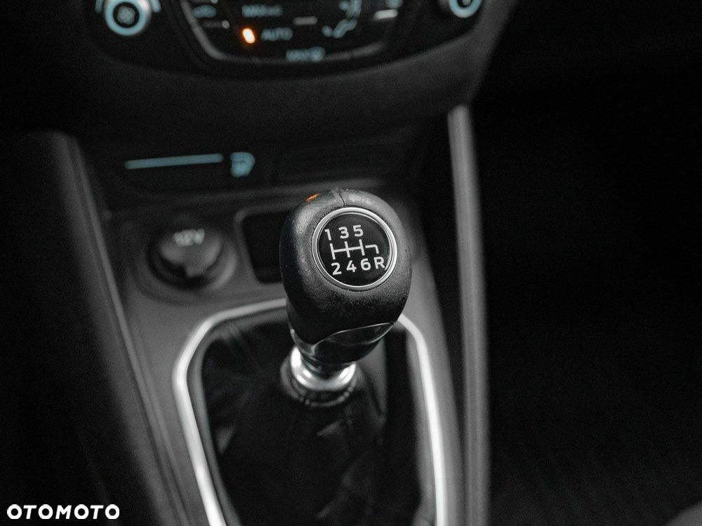 Ford Transit Courier - 19