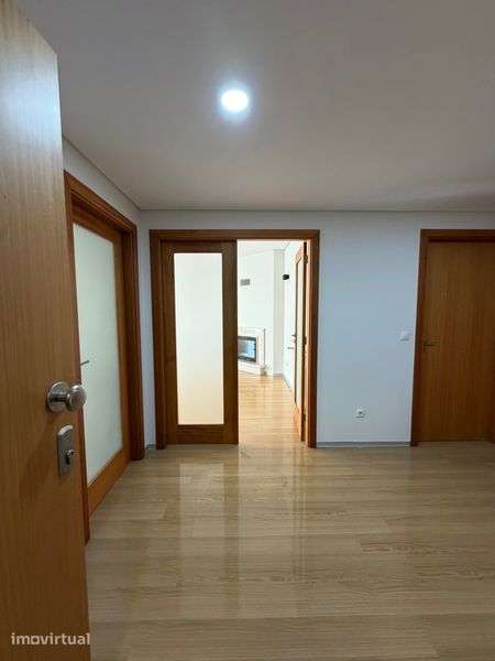 Apartamento T3 remodelado - Grande imagem: 2/12