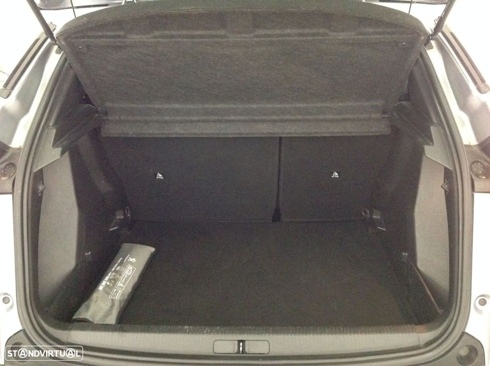 Peugeot 2008 1.2 PureTech Allure EAT8 - 19