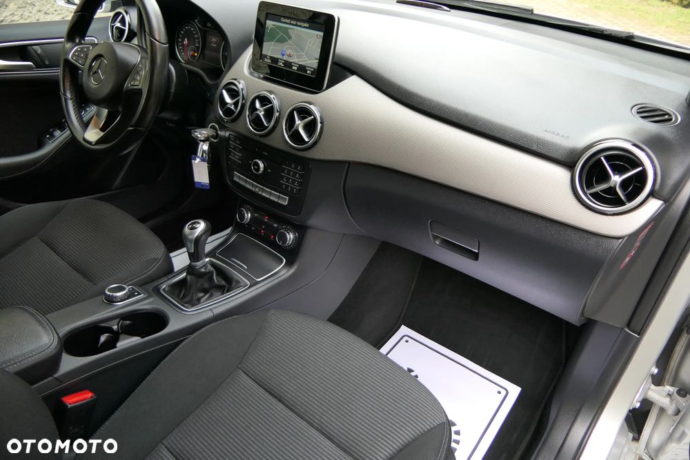 Mercedes-Benz Klasa B 180 d BlueEFFICIENCY Edition - 24