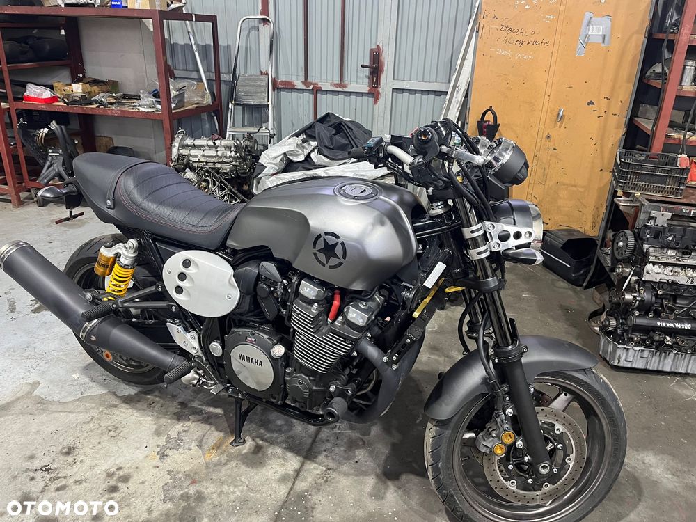 Yamaha XJR - 17