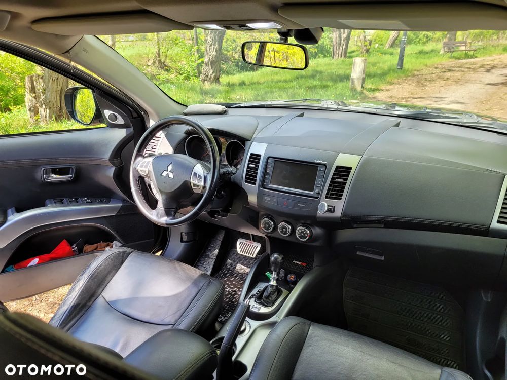 Mitsubishi Outlander - 12