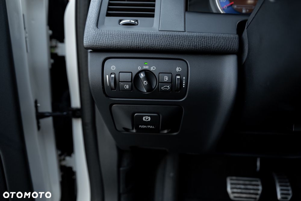 Volvo XC 60 D5 AWD Geartronic Momentum - 29