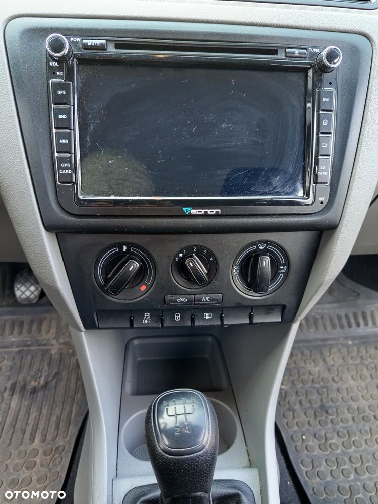 Skoda RAPID 1.6 TDI Active - 17