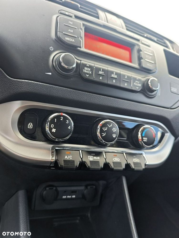 Kia Rio - 10
