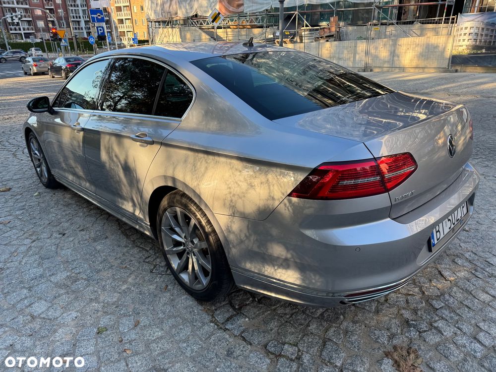 Volkswagen Passat - 4