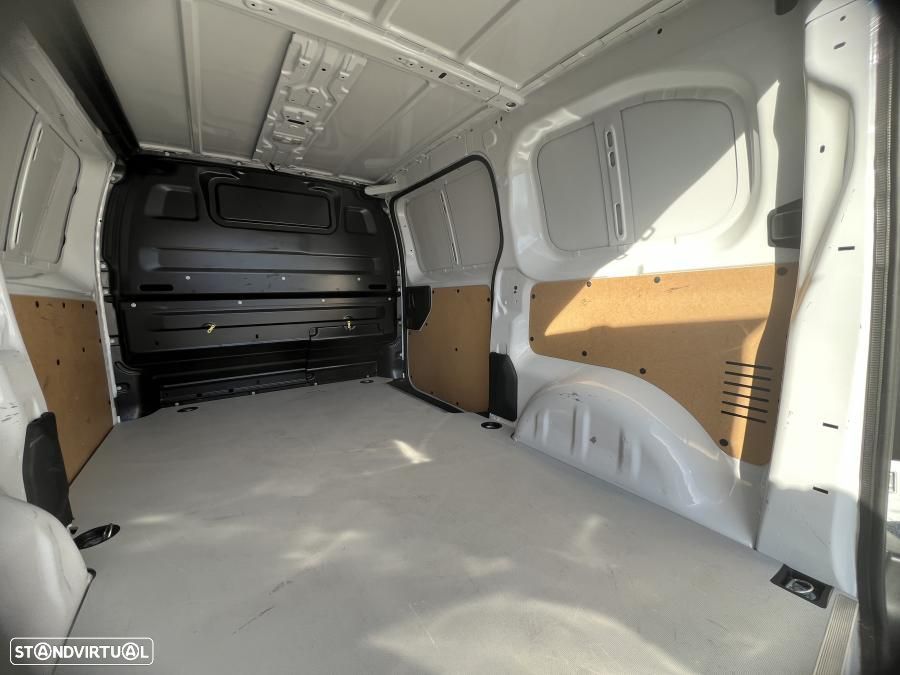 Peugeot e-Expert Cargo M 75KWH - 52