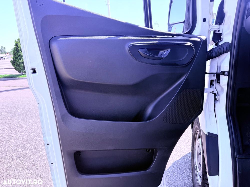 Mercedes-Benz Sprinter - 24
