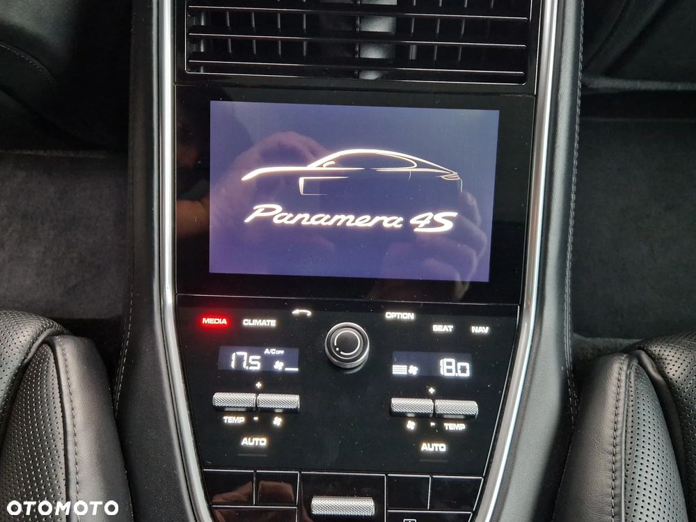 Porsche Panamera 4S - 11