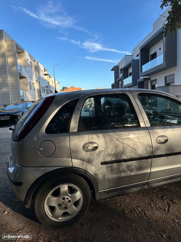 Opel Corsa 1.2 16V Essentia - 9