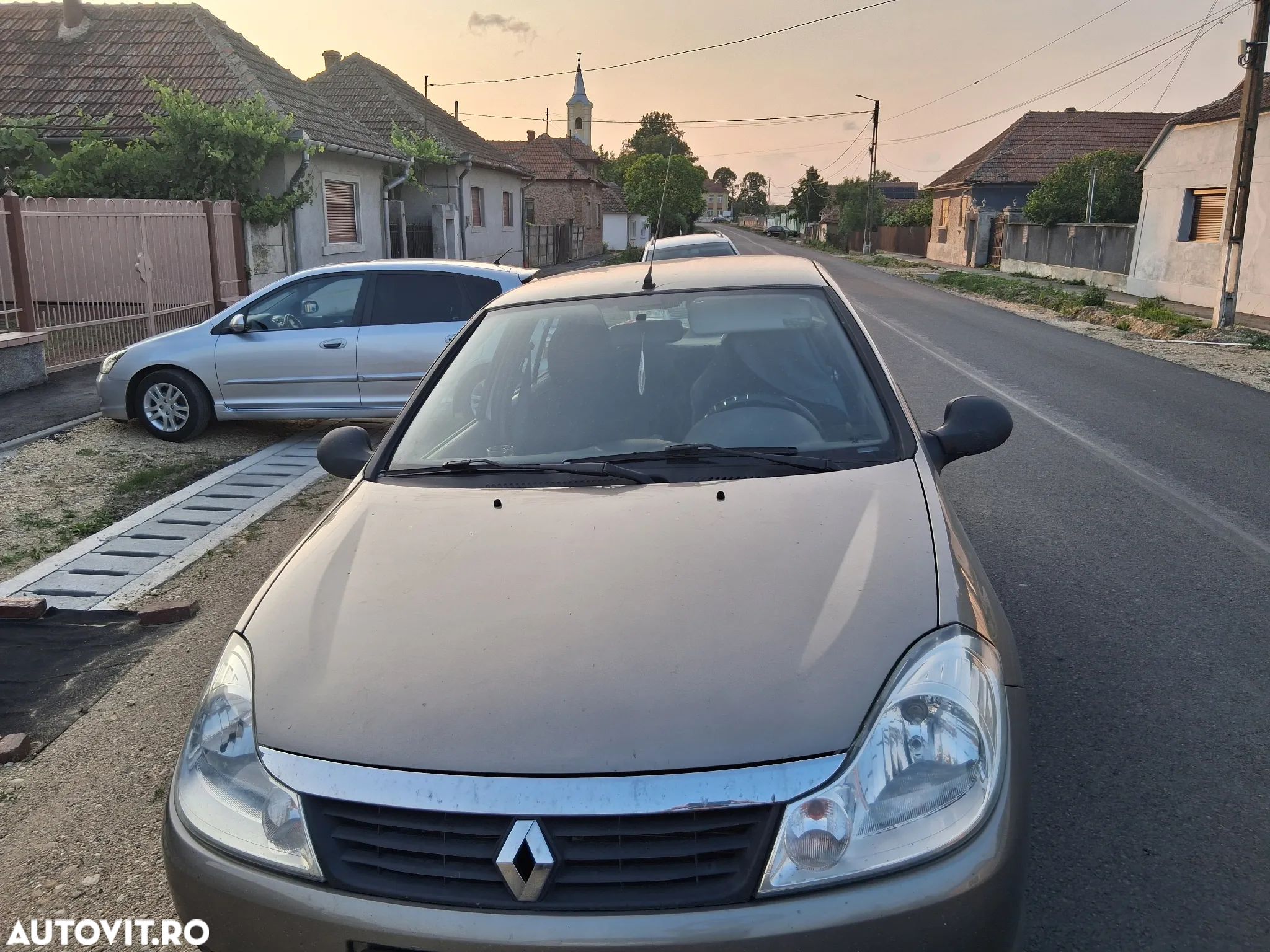Renault Symbol - 1