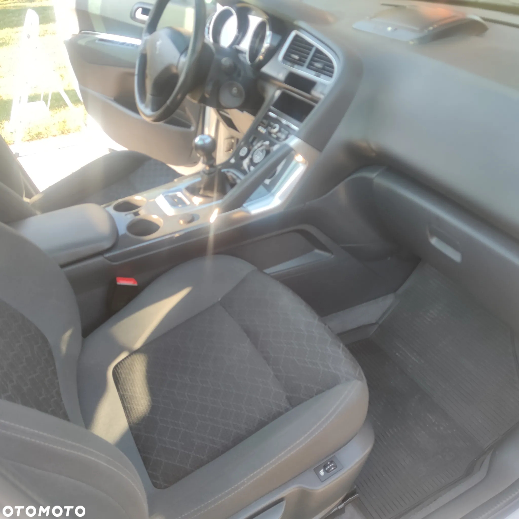 Peugeot 3008 1.6 BlueHDi Style S&S - 27