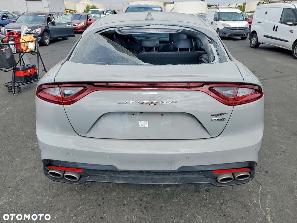 Kia Stinger - 6