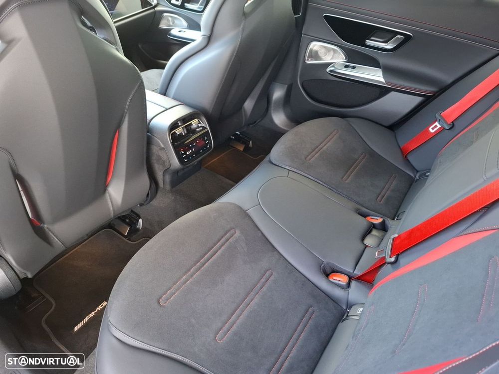 Mercedes-Benz E 53 AMG Hybrid 4Matic+ - 28