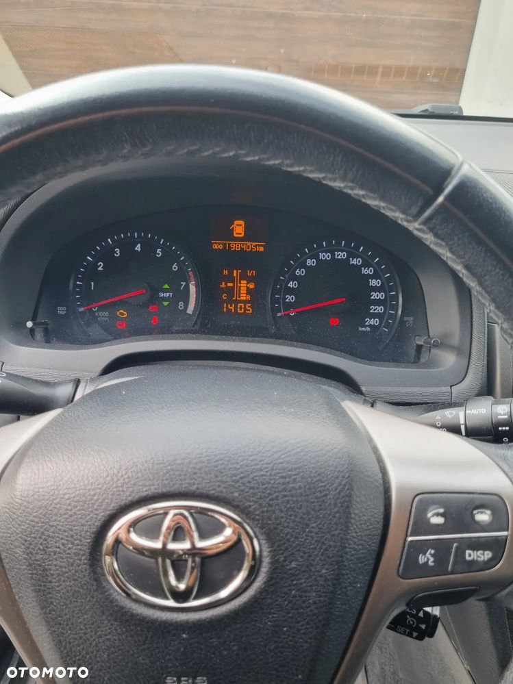 Toyota Avensis - 10