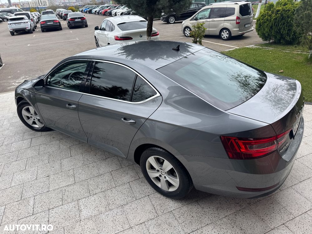 Skoda Superb 2.0 TDI DSG Premium Edition - 5