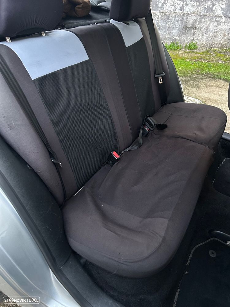 VW Golf 1.4i 25 Anos - 13