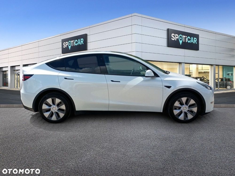 Tesla Model Y Long Range AWD - 5