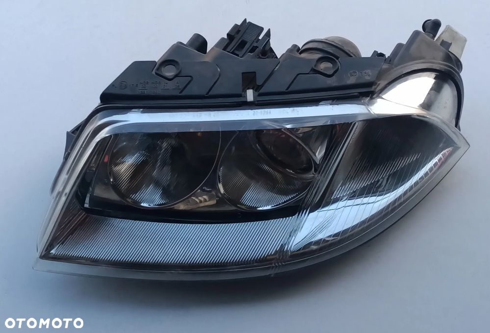 LAMPA  LEWY PRZÓD  -VOLKSWAGEN  PASSAT B5 FL  /  EUROPA - 1
