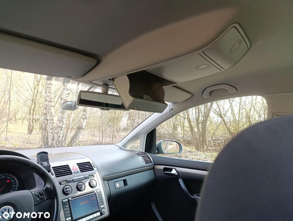 Volkswagen Touran - 24