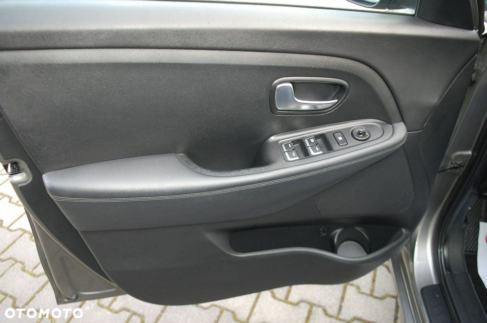 Kia Carens - 28
