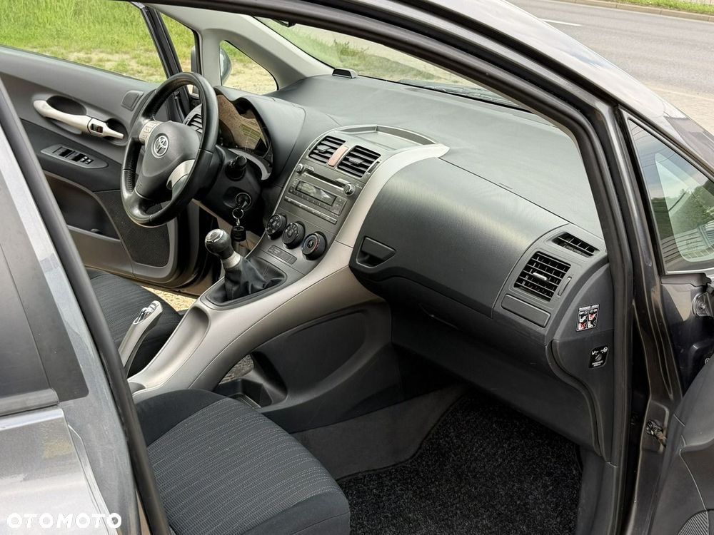 Toyota Auris - 16