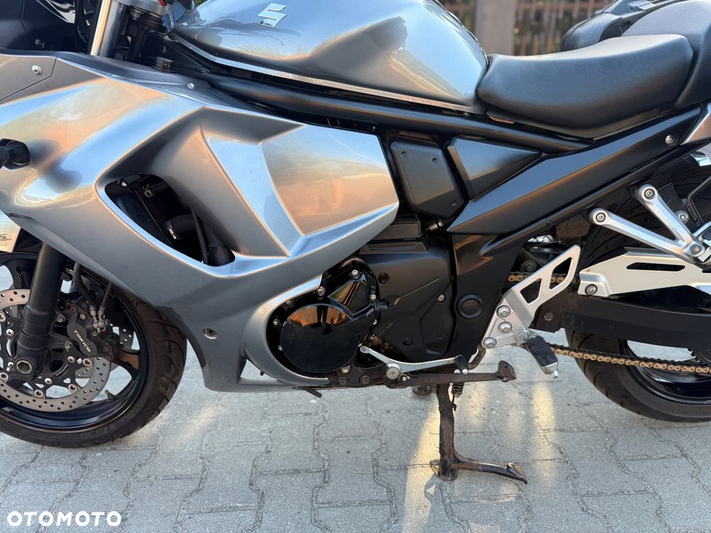 Suzuki GSX - 22