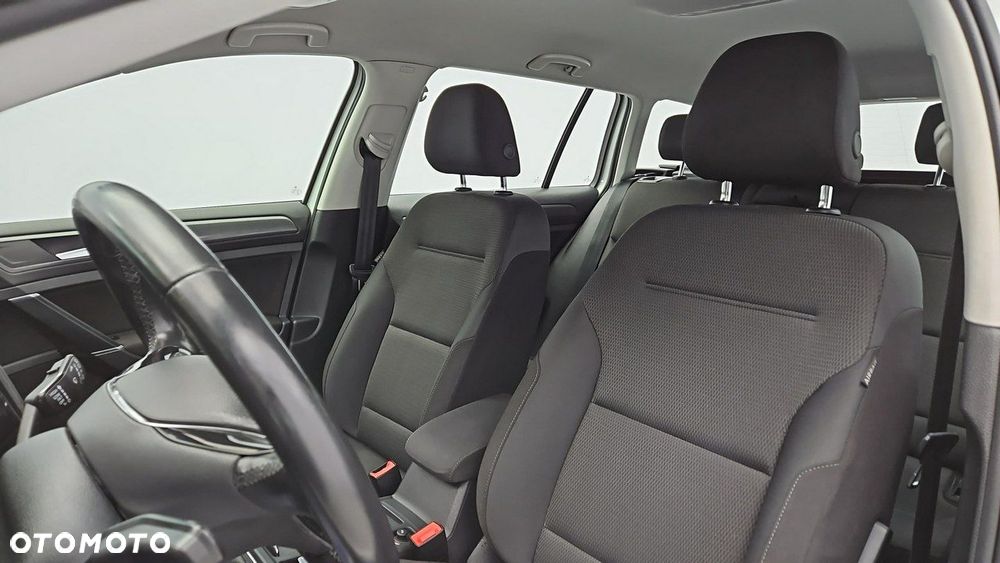 Volkswagen Golf - 11