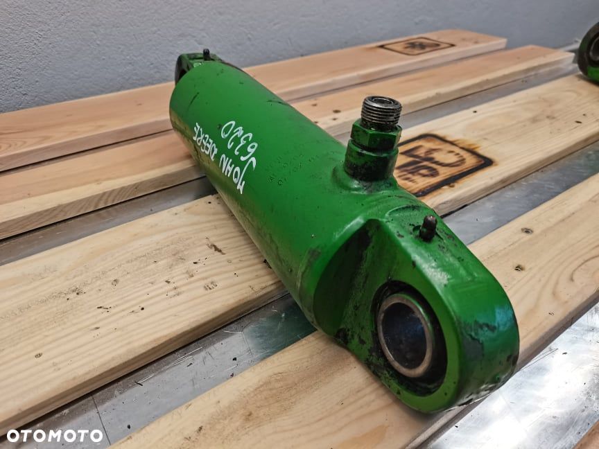 John Deere 6330 {Siłownik podnośnika 018478.0} - 4