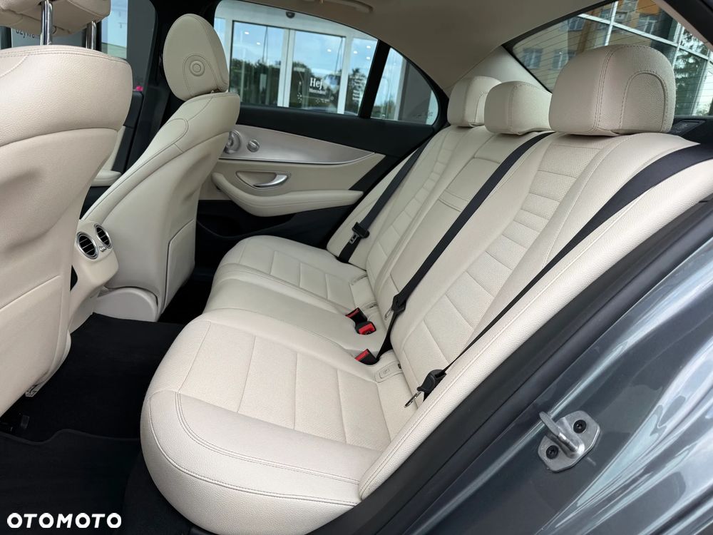 Mercedes-Benz Klasa E 220 d 9G-TRONIC AMG Line - 13