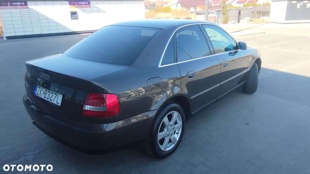 Audi A4 Limousine - 4