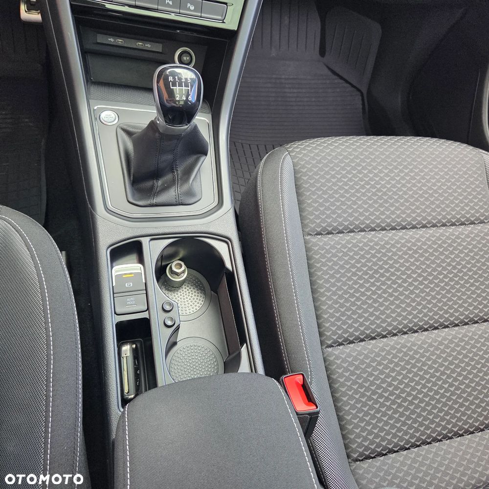 Volkswagen Touran - 17