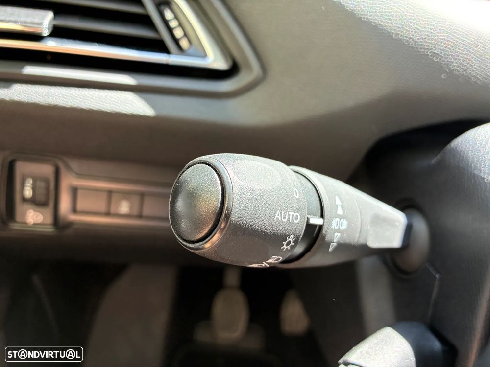 Peugeot 308 SW 1.5 BlueHDi Style - 23