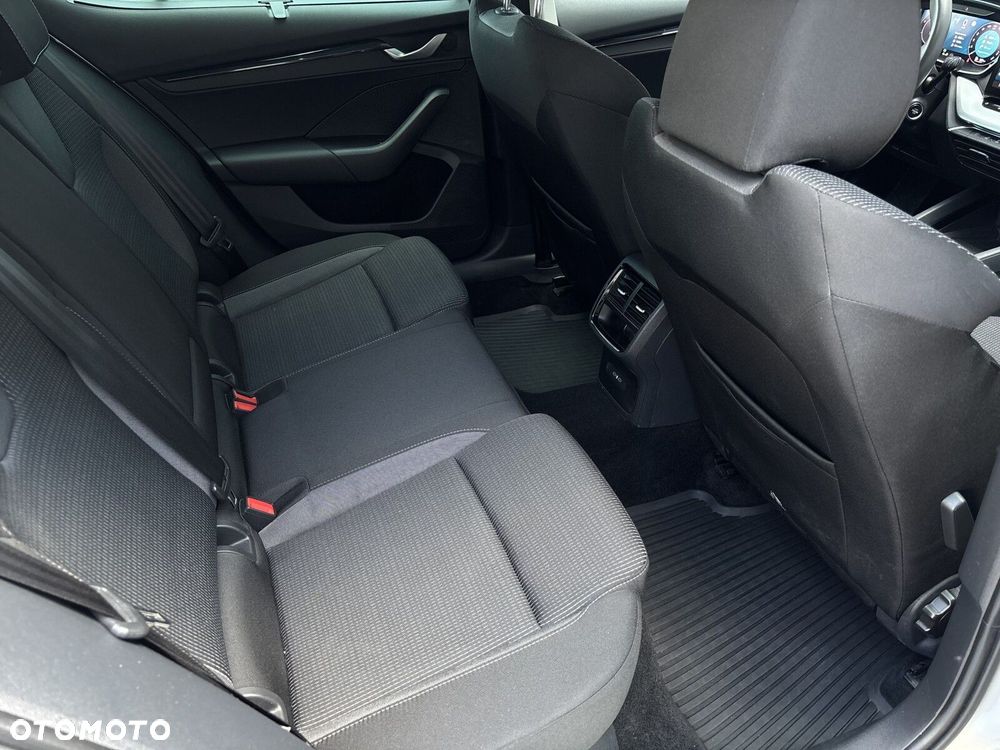 Skoda Octavia 1.5 TSI mHEV Selection DSG - 10