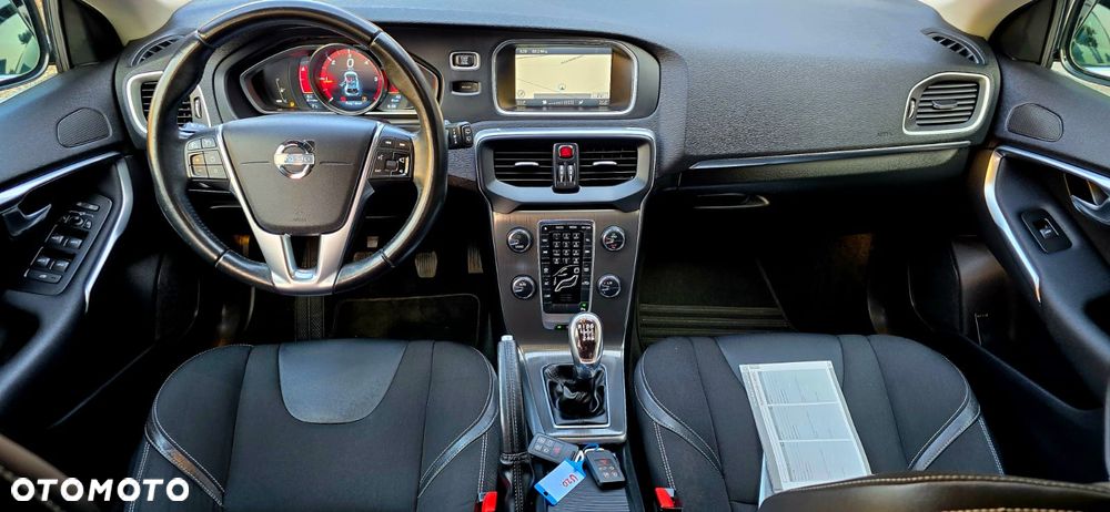 Volvo V40 D2 R Design - 11