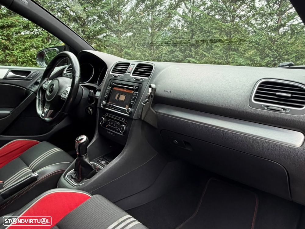VW Golf 2.0 GTI adidas - 18