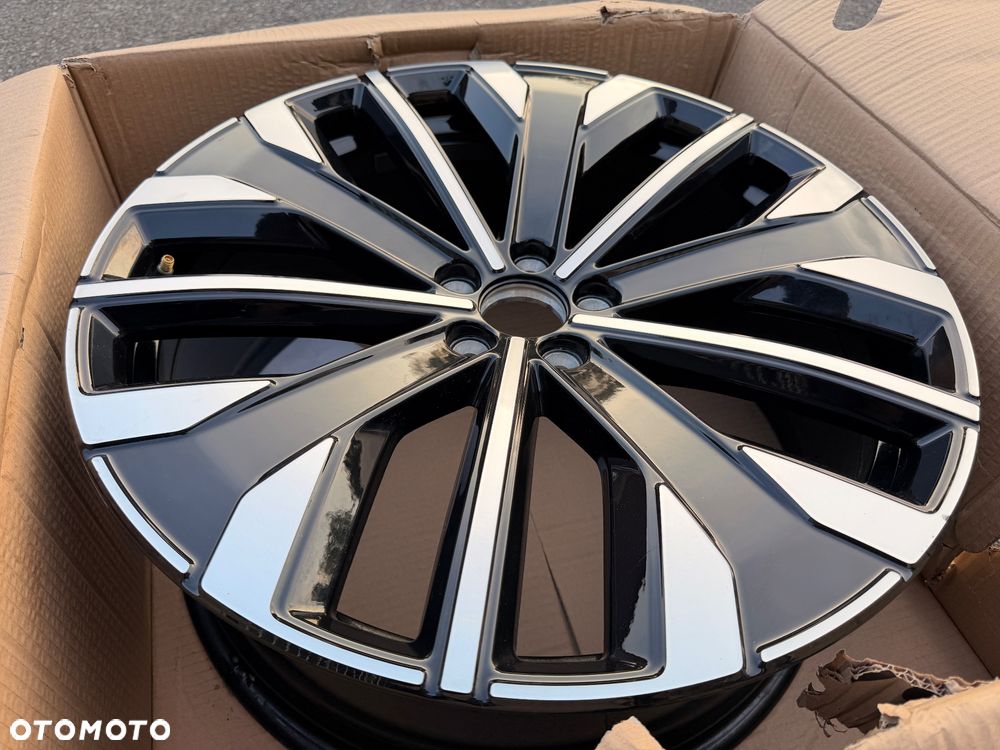 VOLVO XC60 II V60  8,5X21 ET49,5 5x108 32410093 - 2
