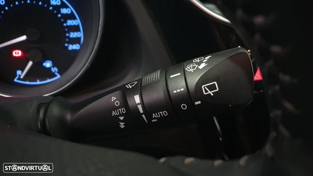 Toyota Auris 1.4 D-4D Com. +P.Techno+P.Sport - 15