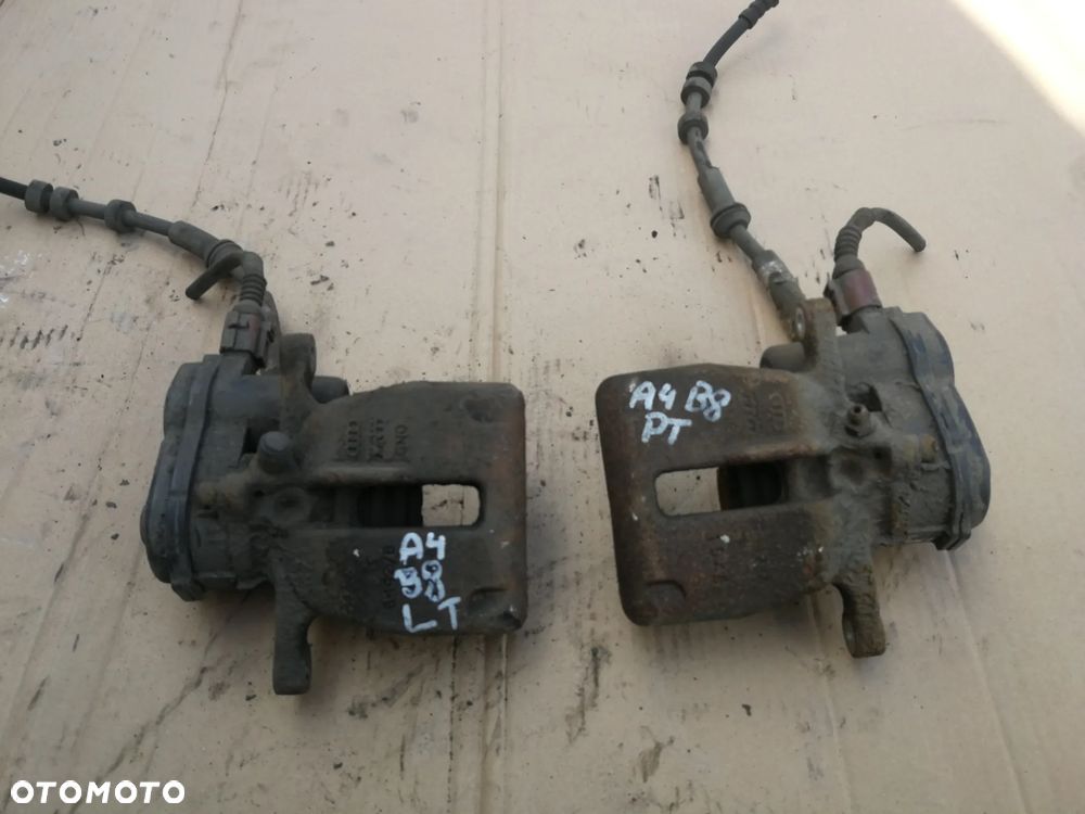 Audi A4 B8 zacisk hamulcowy tył - 1