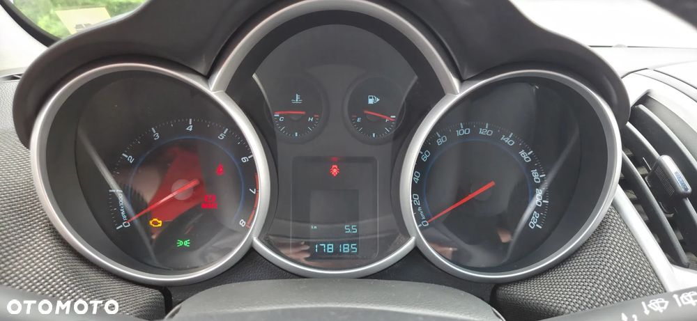 Chevrolet Cruze 1.8 LT - 9