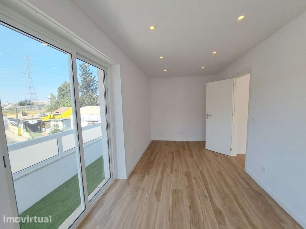 Acolhedor apartamento T1, próximo a Comércio e Serviços, totalmente... - Grande imagem: 3/28