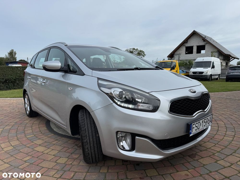 Kia Carens - 9