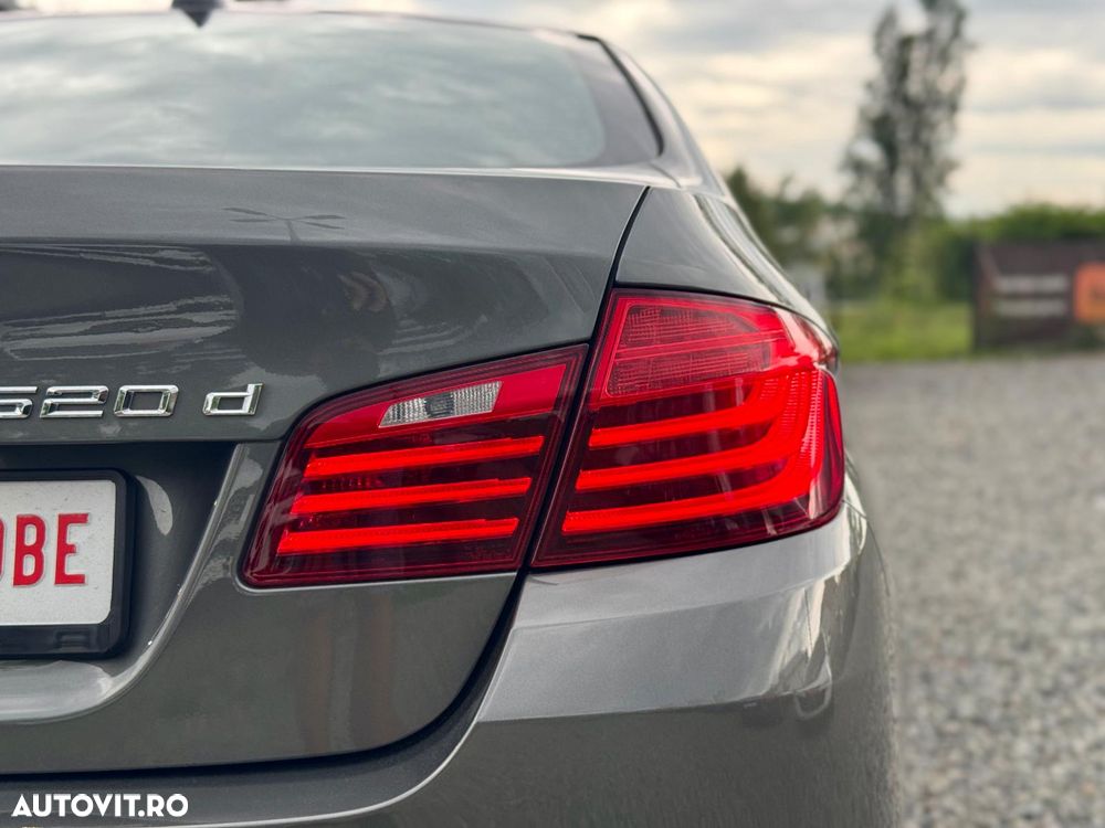 BMW Seria 5 520d Aut. Luxury Line - 13