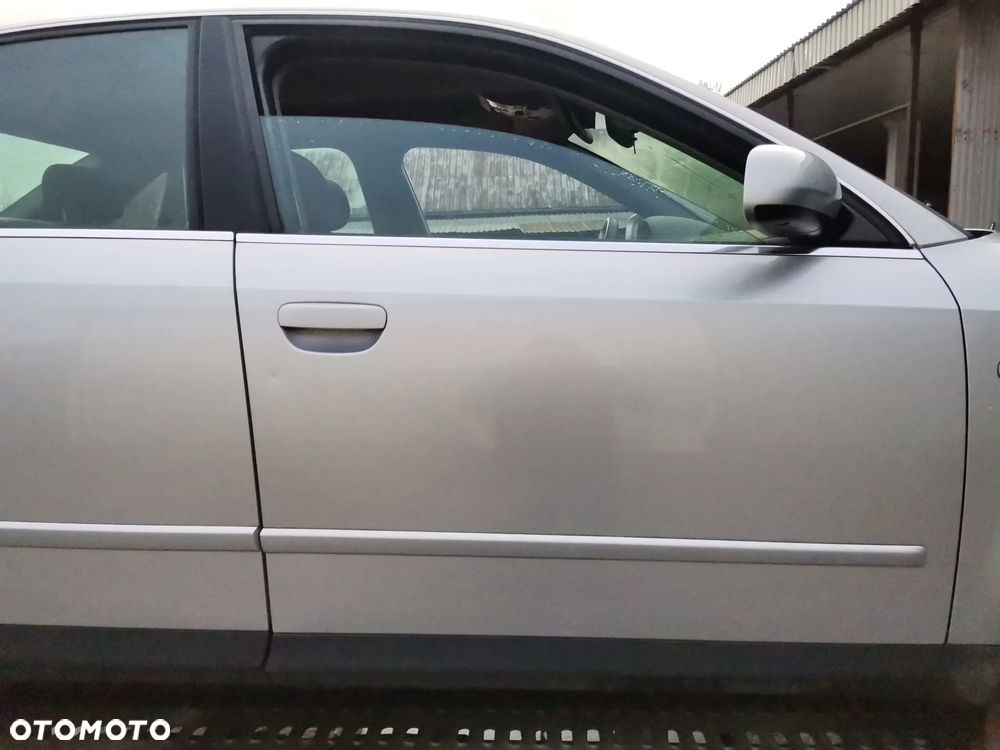 Drzwi Prawe  tył AUDI A4 B6 Sedan Kod lak LY7W 00-04 - 4