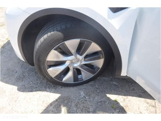 Tesla Y Long Range RWD - 27