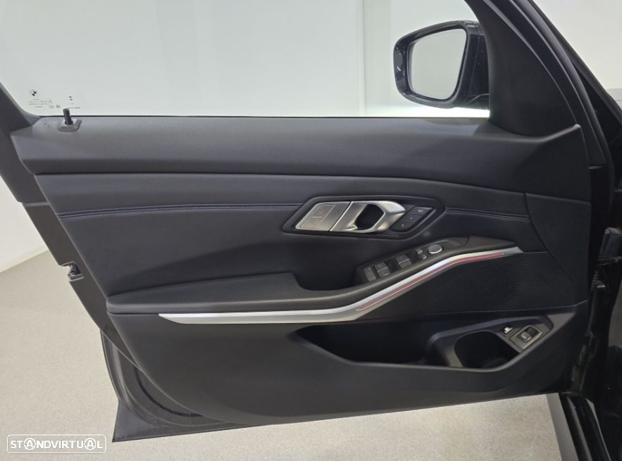 BMW 320 e Pack 50 anos M Auto - 12
