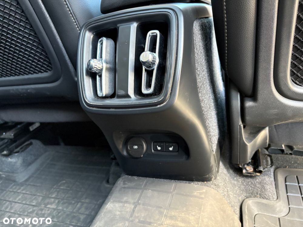 Volvo XC 40 T4 R-Design - 16