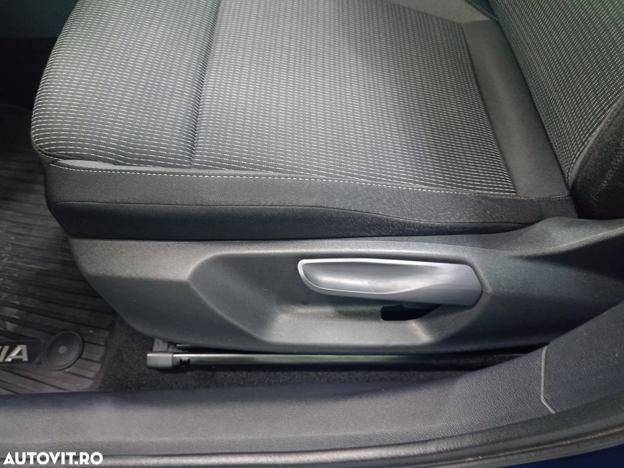 Skoda Octavia Combi 2.0 TDI DSG Ambition - 9