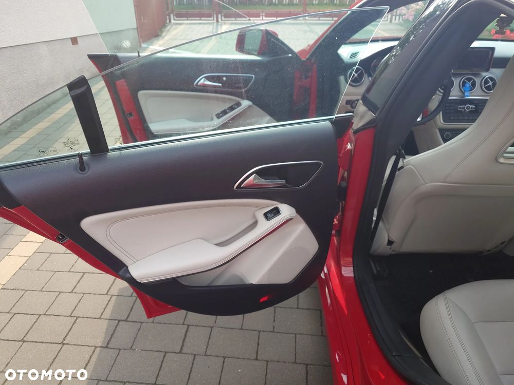 Mercedes-Benz CLA 250 4Matic 7G-DCT - 30