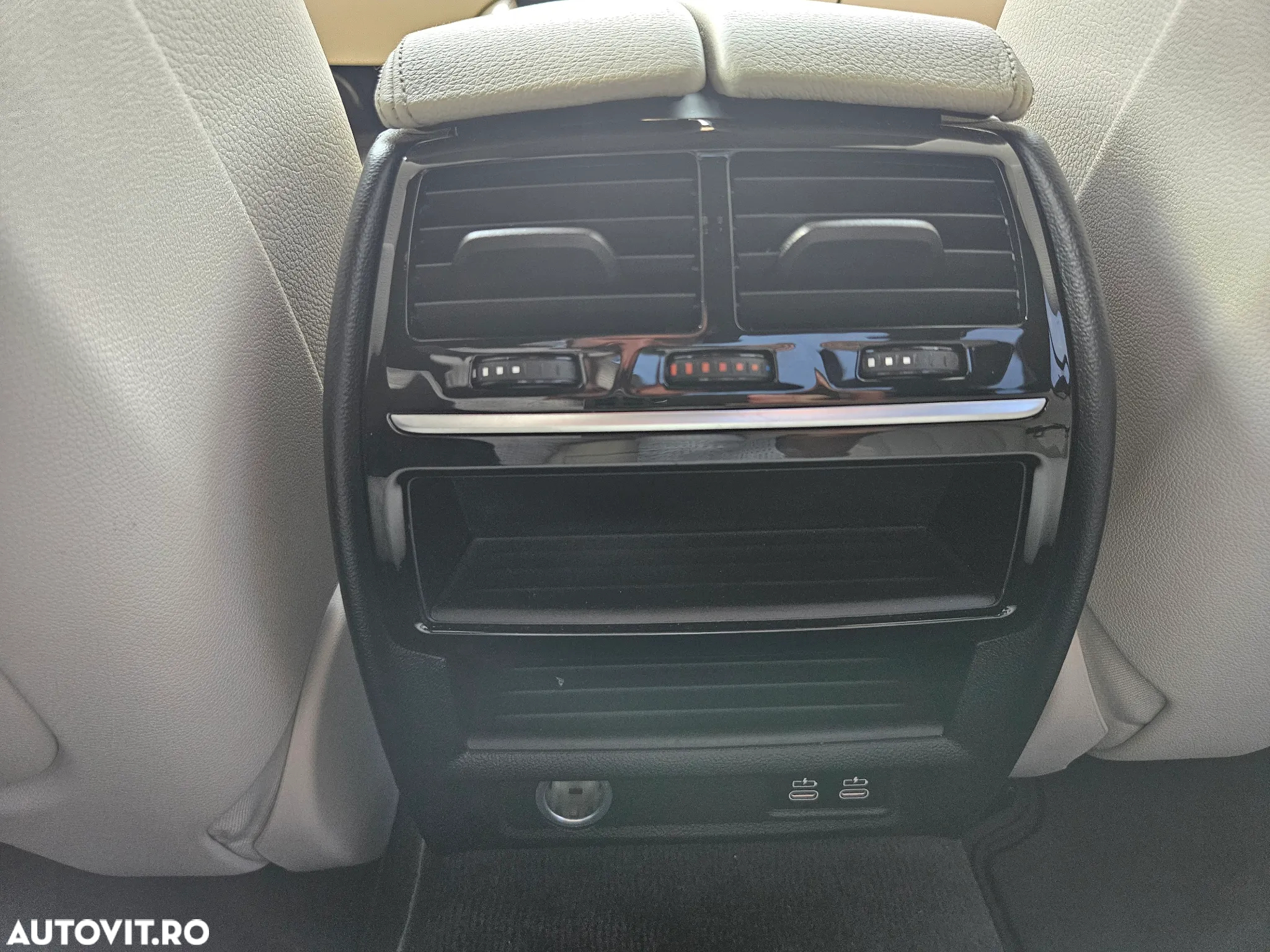 BMW Seria 5 520d xDrive AT - 28